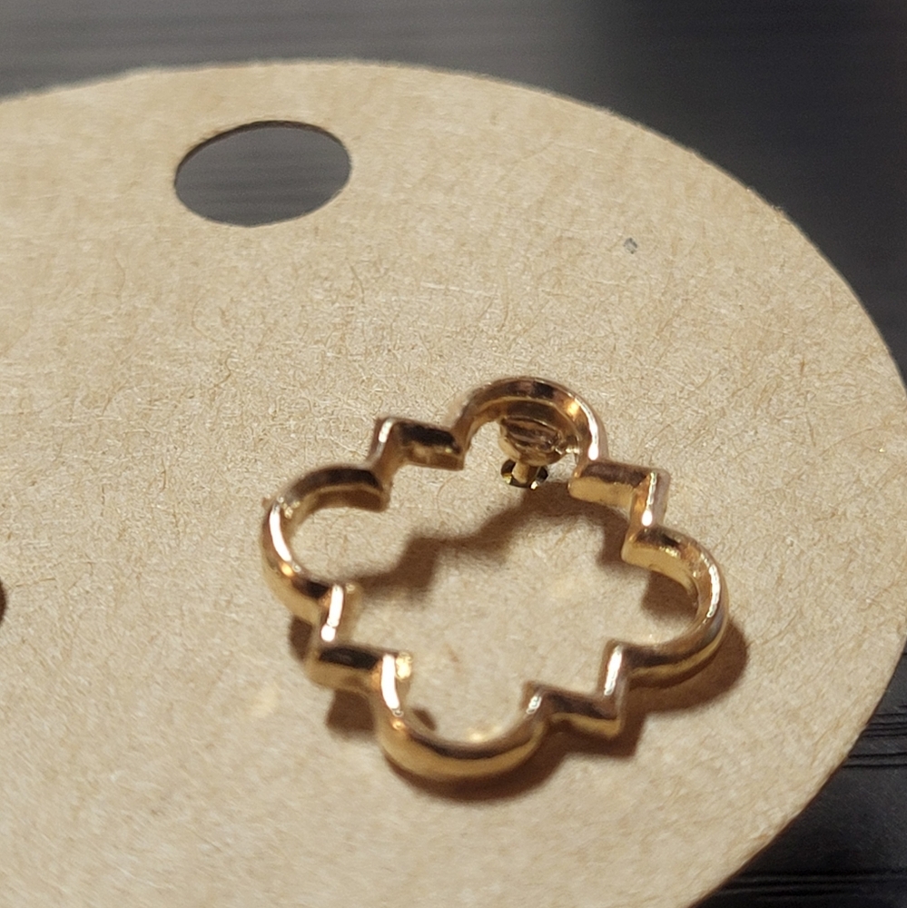 Women’s Twisted Bracelet Bangle Gold Tone Wavy‎ Bracelet & Earring Gift Set NWOT - Picture 7 of 9